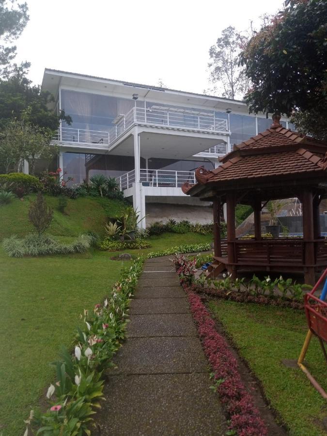 Villa Kaca 88 Cianjur Exterior foto