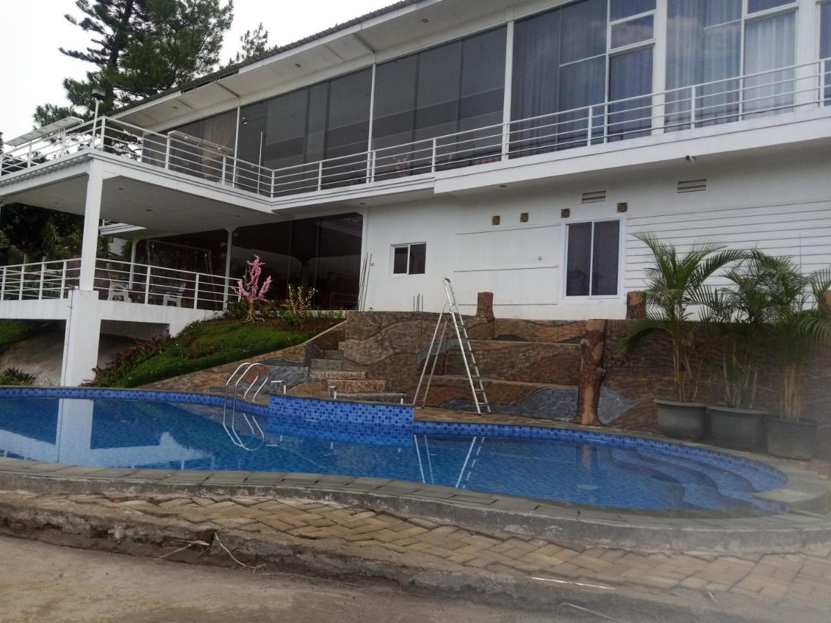 Villa Kaca 88 Cianjur Exterior foto