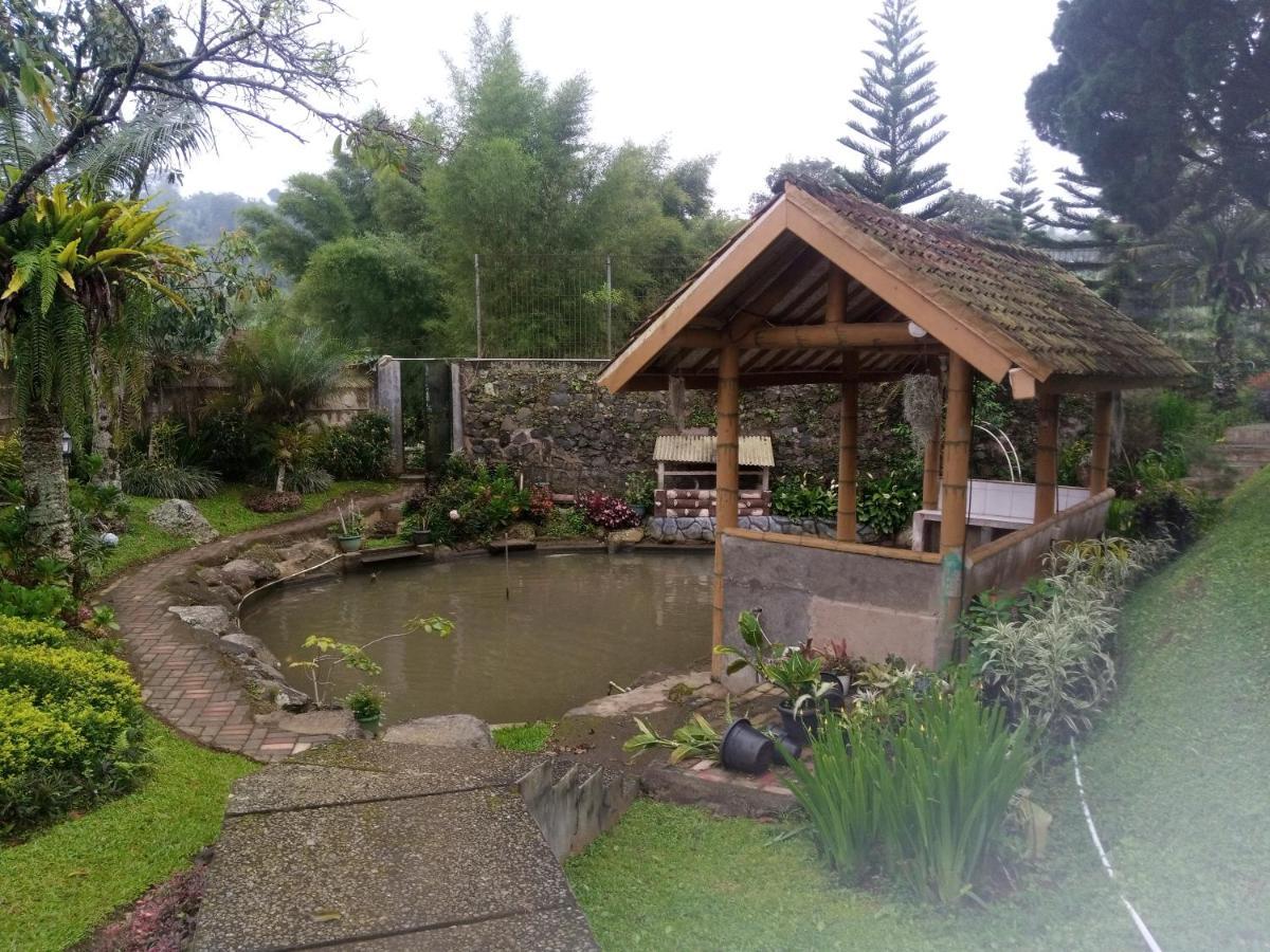 Villa Kaca 88 Cianjur Exterior foto